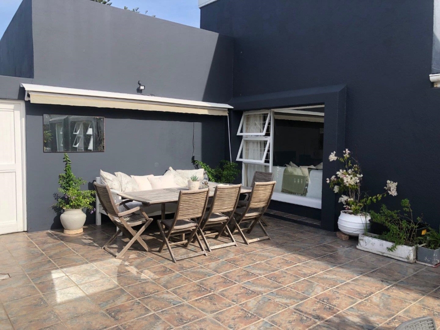 4 Bedroom Property for Sale in Westcliff Western Cape